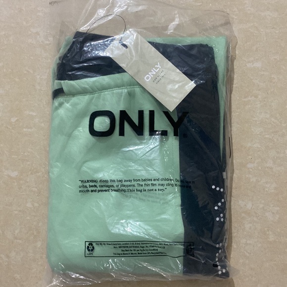 ONLY Play Women’s Dry-Fit Track Pants - Picture 8 of 8